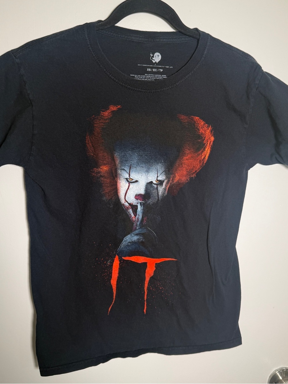 Black 'IT' Graphic Horror Tee - Pennywise Design Men's XS